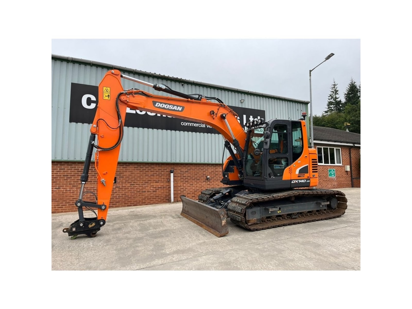 Mini Excavator 32K LBS — view 2