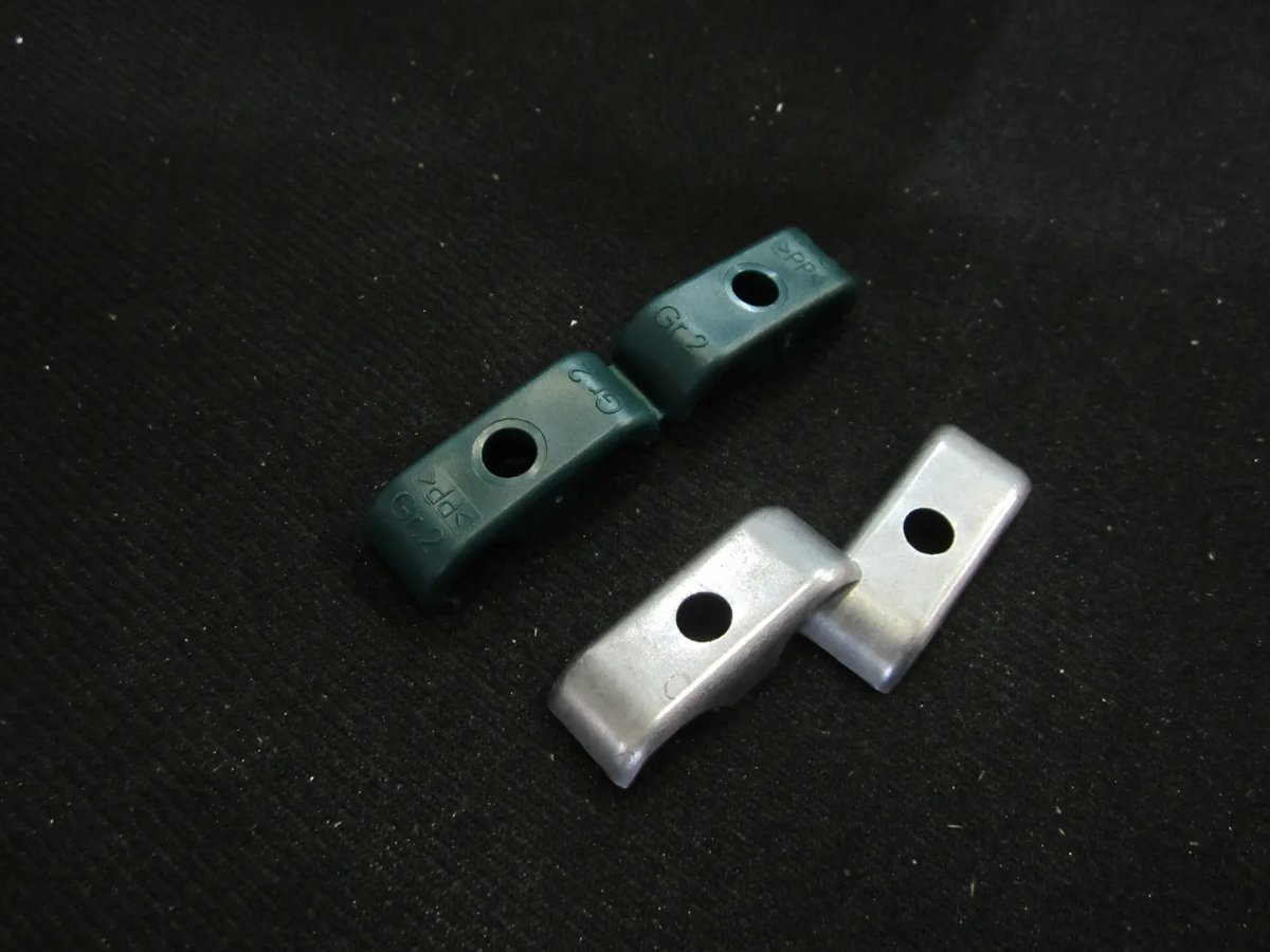 CLAMP, 3/8 TWIN HOSE