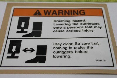 DECAL,WARNING,CRUSHING HAZARD
